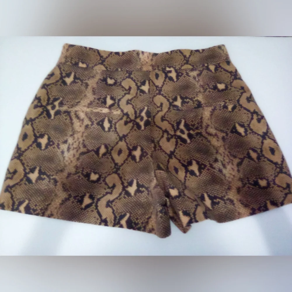 Zara Woman Animal Print 100% Cotton Short Size S